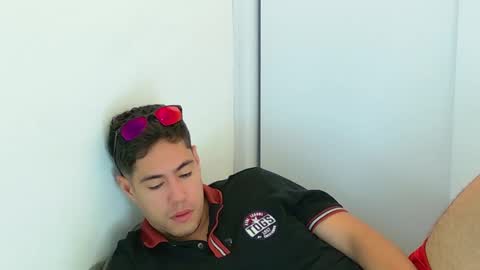 camara110 online show from November 2025 07:03:01 PM