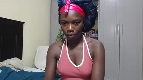 Snapshot of camclit chatting on December 2024 03:26:01 AM Princess online show from December 2024 03:26:01 AM