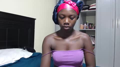 Snapshot of camclit chatting on December 2024 02:25:02 AM Princess online show from December 2024 02:25:02 AM