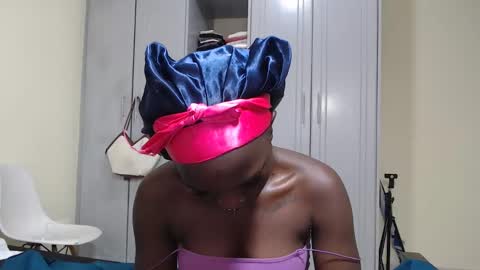 Snapshot of camclit chatting on December 2024 03:48:01 AM Princess online show from December 2024 03:48:01 AM