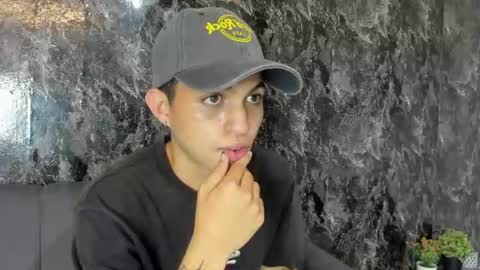 Snapshot of cameron_lux4 chatting on July 2026 03:33:01 AM CAMERON online show from July 2026 03:33:01 AM