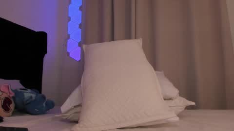 Snapshot of cameron_lyra chatting on November 2025 02:10:02 AM Cameron online show from November 2025 02:10:02 AM