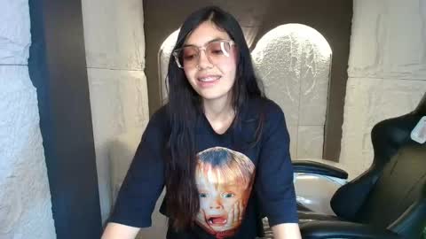 Snapshot of cami_goddess_r chatting on September 2025 01:32:01 PM Cami online show from September 2025 01:32:01 PM