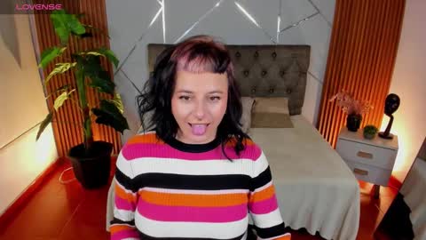 Snapshot of camii_lux chatting on October 2025 05:10:02 AM Cami online show from October 2025 05:10:02 AM