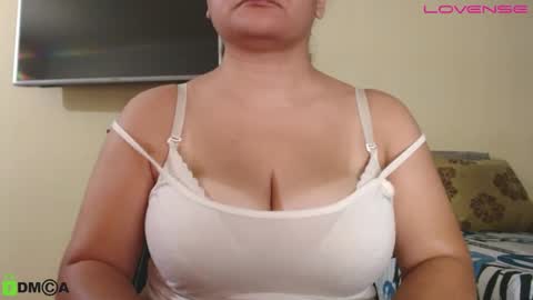 Camila  online show from September 2025 02:49:02 PM