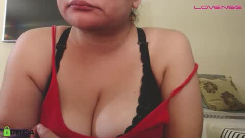 Camila  online show from October 2025 02:40:01 PM