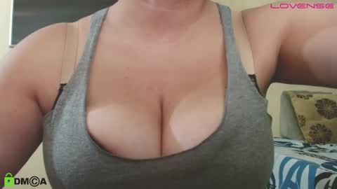 Camila  online show from April 2026 04:23:01 PM