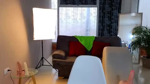 Snapshot of camil_milfdream chatting on December 2024 02:17:02 PM Camil online show from December 2024 02:17:02 PM