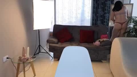 Snapshot of camil_milfdream chatting on December 2024 02:21:01 PM Camil online show from December 2024 02:21:01 PM