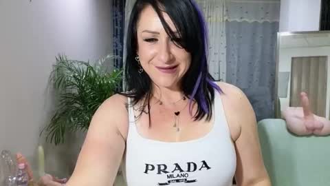 Snapshot of camil_milfdream chatting on February 2025 10:32:02 AM Camil online show from February 2025 10:32:02 AM