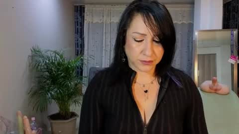 Snapshot of camil_milfdream chatting on March 2025 10:33:02 AM Camil online show from March 2025 10:33:02 AM