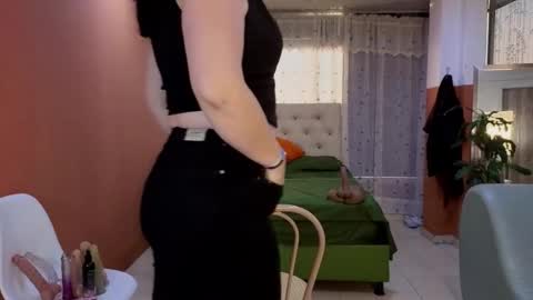 Camil online show from November 2025 11:01:02 AM