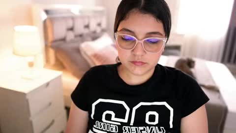 Camila buitrago online show from November 2025 03:45:01 PM