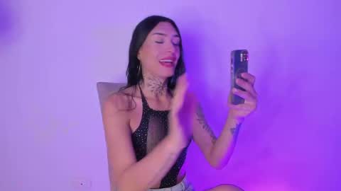 Snapshot of camila_coxx chatting on June 2026 01:22:01 AM s online show from June 2026 01:22:01 AM