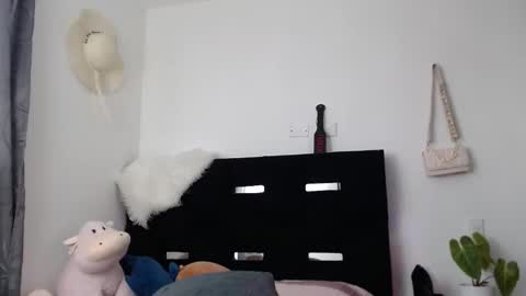 camila_torresss online show from October 2025 09:01:01 PM