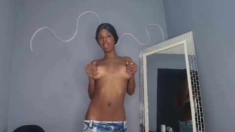 Snapshot of camilaasaenz_ chatting on October 2025 07:22:01 PM C A M I L A online show from October 2025 07:22:01 PM