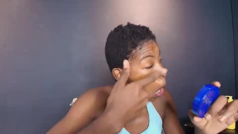 Snapshot of camilaasaenz_ chatting on November 2025 01:11:02 PM C A M I L A online show from November 2025 01:11:02 PM