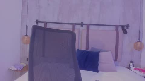 Camila online show from October 2025 08:09:02 PM