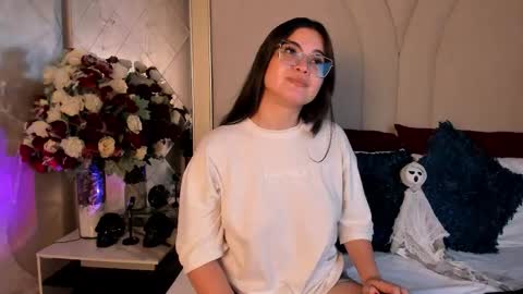 Camila online show from October 2025 07:36:02 PM