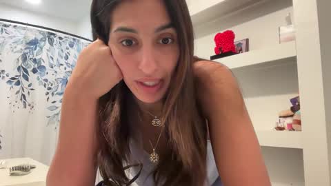 Snapshot of camiliakxoxo chatting on December 2024 01:16:02 PM camiliakxoxo online show from December 2024 01:16:02 PM