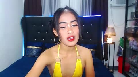 Snapshot of camilla_morena chatting on February 2025 09:33:01 AM camilla_morena online show from February 2025 09:33:01 AM