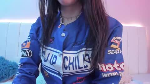 C A M I L L E N    Help me get to the top online show from October 2025 09:35:01 PM