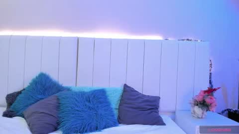 C A M I L L E N    Help me get to the top online show from November 2025 11:18:02 PM