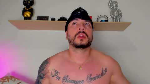 camilo_restrepo21 online show from October 2025 01:57:01 AM