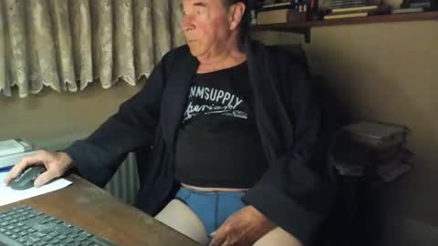 Cammee online show from April 2026 07:18:01 PM