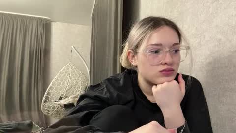 candelariahile online show from February 2026 02:24:02 PM