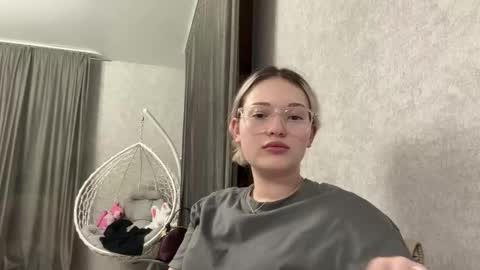 candelariahile online show from February 2026 03:10:01 PM