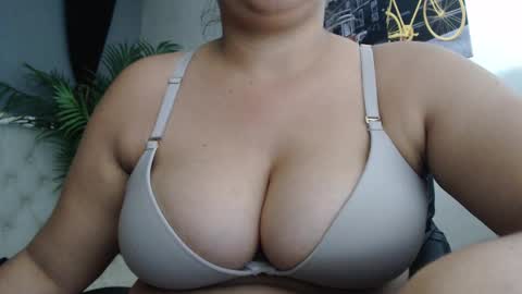 Candy  online show from September 2025 01:01:01 PM
