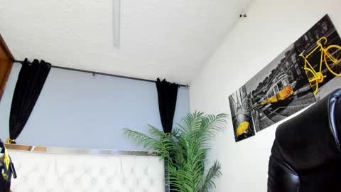 Snapshot of candiapole chatting on November 2025 12:28:01 PM Candy online show from November 2025 12:28:01 PM