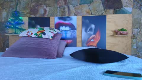 Jolie online show from November 2025 06:51:02 PM