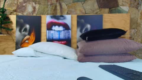 Jolie online show from December 2025 08:04:01 PM