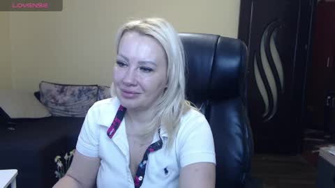 candy_hellenx online show from April 2026 06:10:02 AM