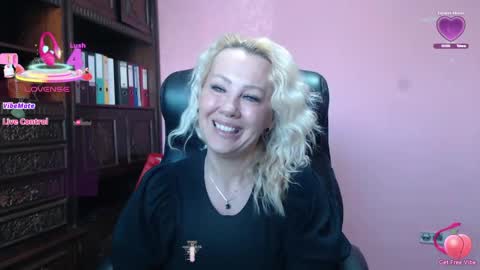 candy_hellenx online show from April 2026 01:16:02 PM