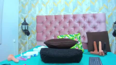 Snapshot of candy_hotsexxxx chatting on February 2025 04:52:02 AM candy_hotsexxxx online show from February 2025 04:52:02 AM