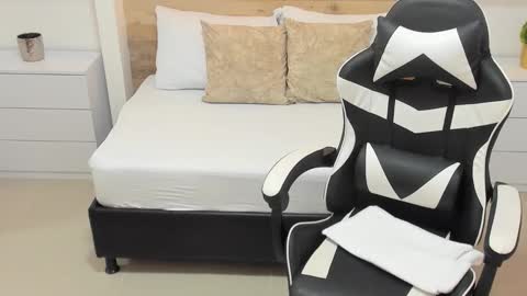 CANDY online show from October 2025 07:25:02 PM