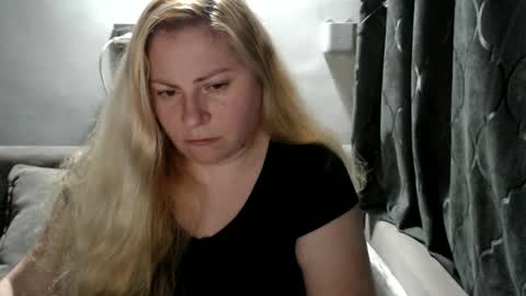 Laura online show from January 2025 03:01:02 PM
