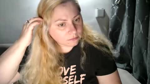 Laura online show from January 2025 07:04:01 PM