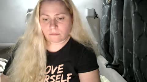 Laura online show from January 2025 10:15:02 PM