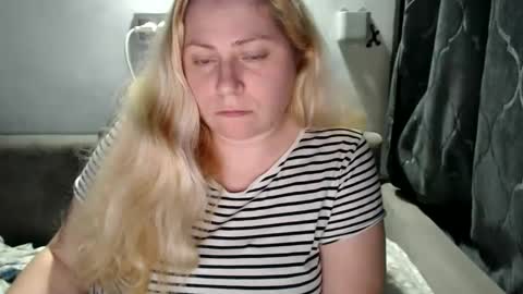Laura online show from January 2025 10:19:01 PM