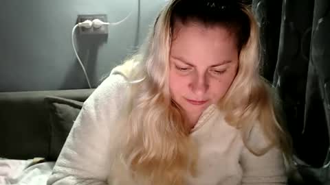 Laura online show from October 2025 09:03:02 PM