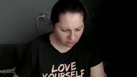 Laura online show from October 2025 08:37:01 AM