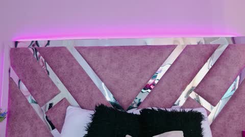 candyluxury_ online show from April 2026 01:41:01 PM