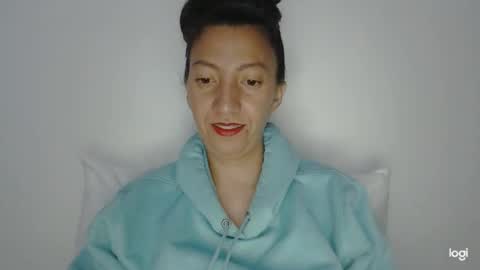 Snapshot of candymilfff chatting on January 2025 03:15:01 AM candymilfff online show from January 2025 03:15:01 AM