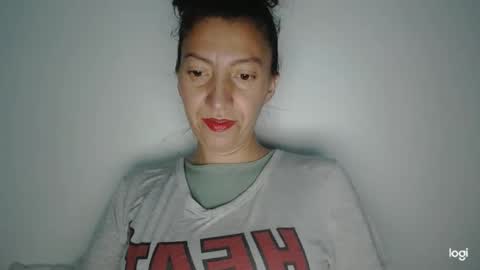 Snapshot of candymilfff chatting on January 2025 05:53:01 AM candymilfff online show from January 2025 05:53:01 AM