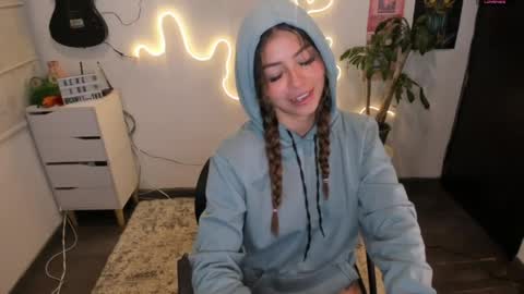 Snapshot of candyxpeach chatting on April 2026 12:57:01 AM Camilla online show from April 2026 12:57:01 AM