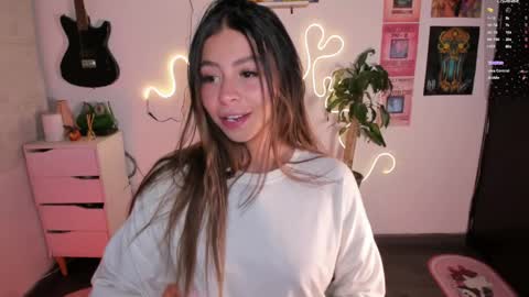 Snapshot of candyxpeach chatting on May 2026 12:17:01 AM Camilla online show from May 2026 12:17:01 AM